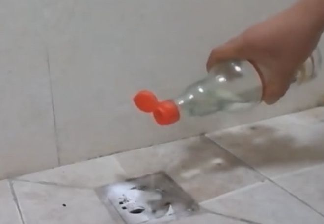 Kaiyun（中国体育）：实用生活小技巧下水道堵住了不用怕用一样东西立马通太神奇了(图1)