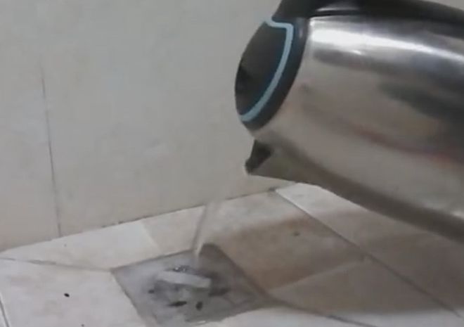 Kaiyun（中国体育）：实用生活小技巧下水道堵住了不用怕用一样东西立马通太神奇了(图3)