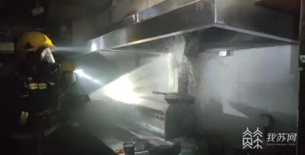 刚清理过的油烟管道竟引发险情！别让这里成为消防安全隐患(图1)