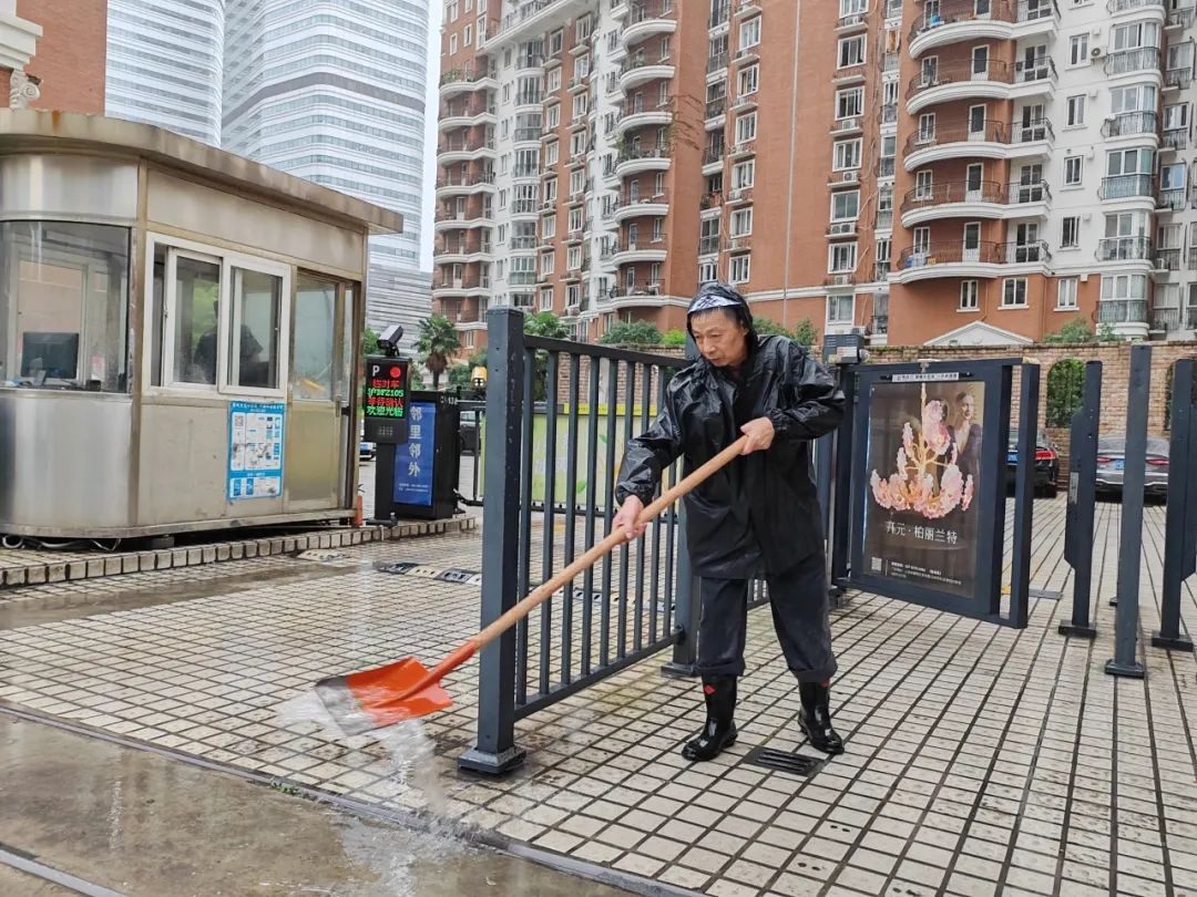 “暴力梅”来袭他们全线出动……(图1)