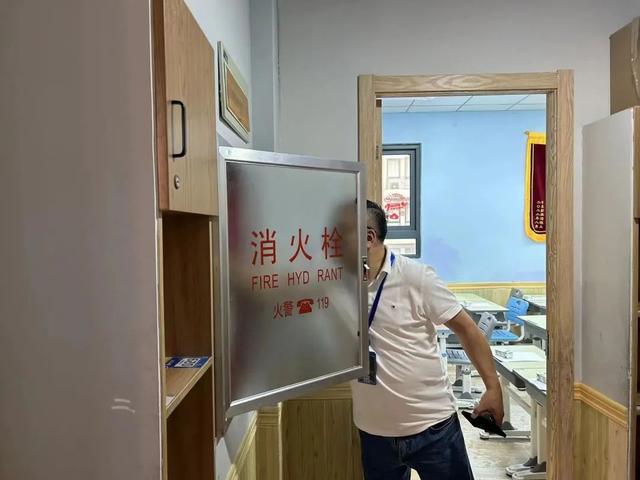 严管护平安他们持续开展安全检查工作(图4)