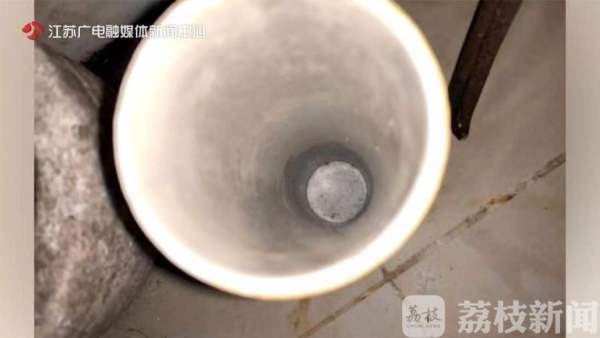 Kaiyun（中国体育）：下水道里出现白色硬块？在家疏通下水道可要注意了(图2)
