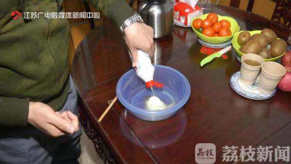 Kaiyun（中国体育）：下水道里出现白色硬块？在家疏通下水道可要注意了(图4)