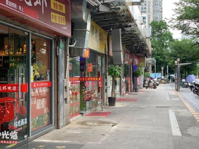 虹口回音壁沿街餐饮店油污扰民如何缓解？(图1)