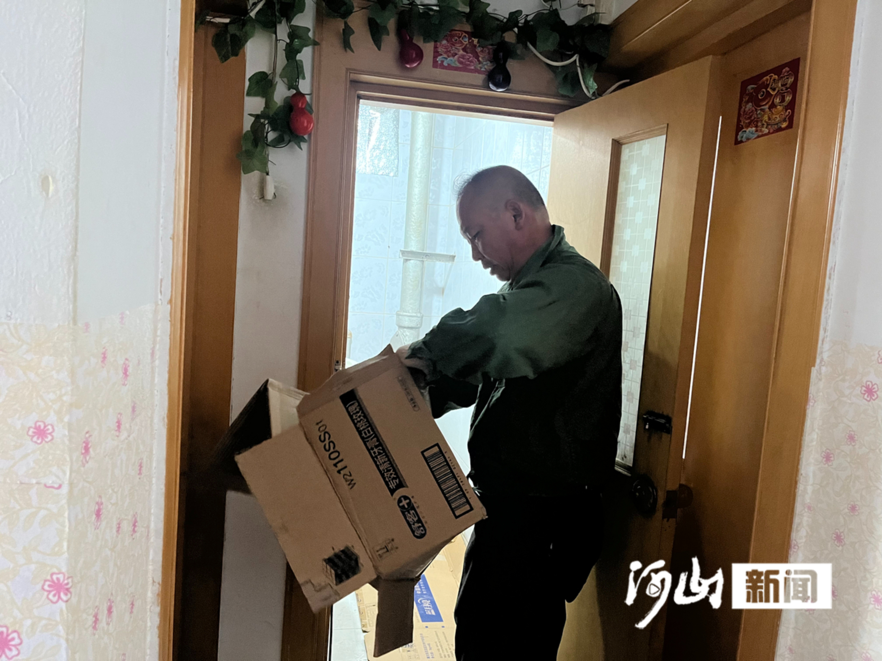 “揽活儿的渠道更多了真好!”维修师傅刘大森第一个在河山新闻客户端免费发布了管道疏通信息(图3)