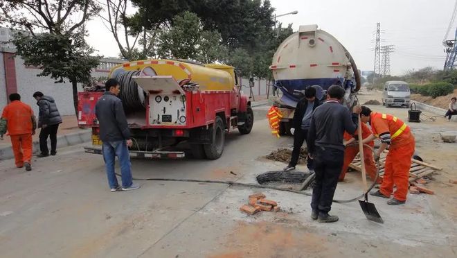 如何高效清理白云区粪坑沟管道与排污沟渠保护环境卫生！(图2)