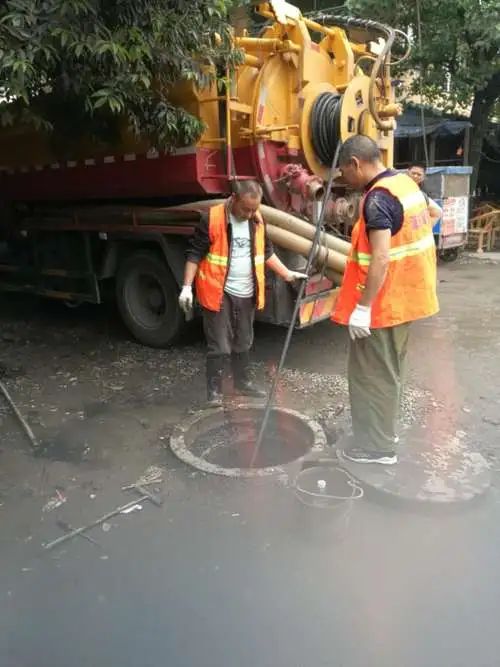 如何高效清理白云区粪坑沟管道与排污沟渠保护环境卫生！(图1)