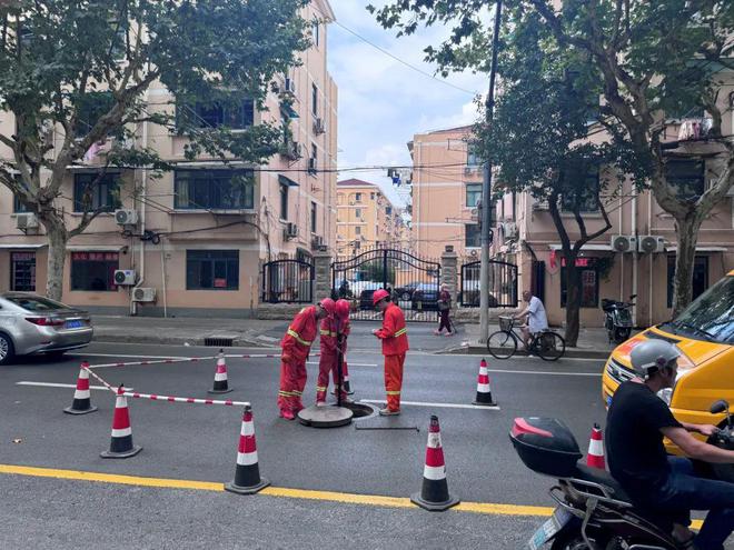 防汛备汛工作长宁区防汛办组织排水管道防台专项检查(图1)