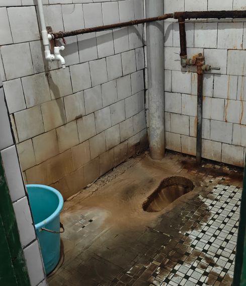 去除马桶硬结垢尿碱尿垢水垢清洗不花钱的小方法！清洗马桶顽固(图3)