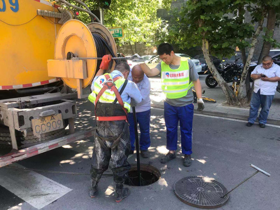 八里庄街道：防患未然清管线确保安全度汛(图2)