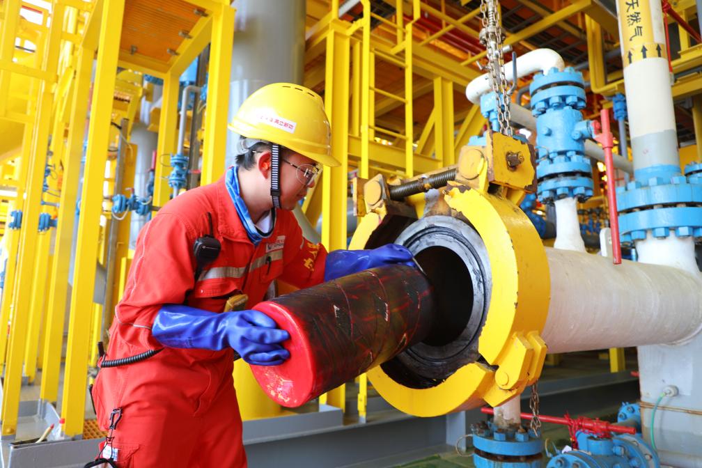 “深海一号”大气田完成首次超深水海管清管作业(图1)