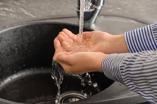 如何保护家庭用水健康：水管清洗的重要性与科学方法(图1)