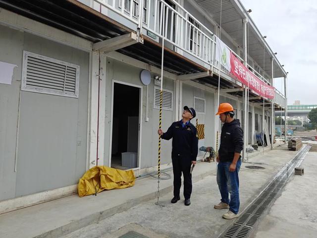 Kaiyun体育网站：台风“康妮”警报拉响！徐汇各街镇严阵以待保安全(图11)