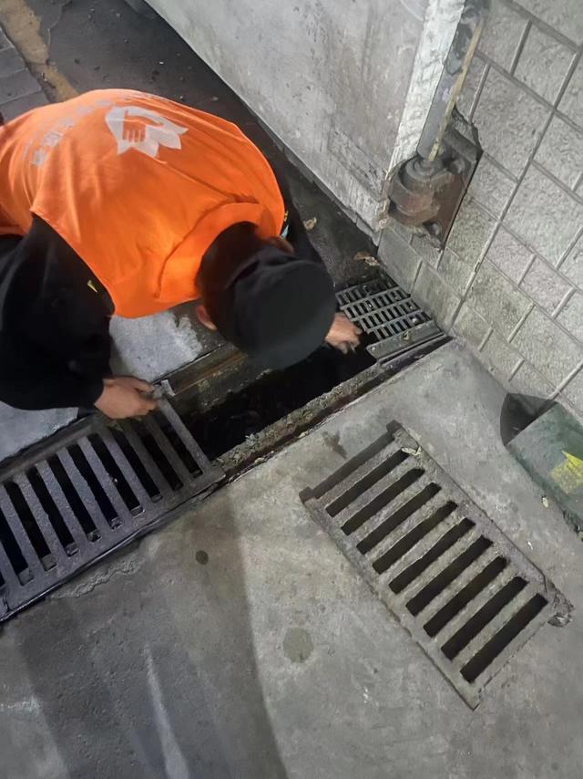 Kaiyun体育网站：台风“康妮”警报拉响！徐汇各街镇严阵以待保安全(图5)