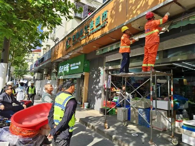 Kaiyun体育网站：台风“康妮”警报拉响！徐汇各街镇严阵以待保安全(图7)