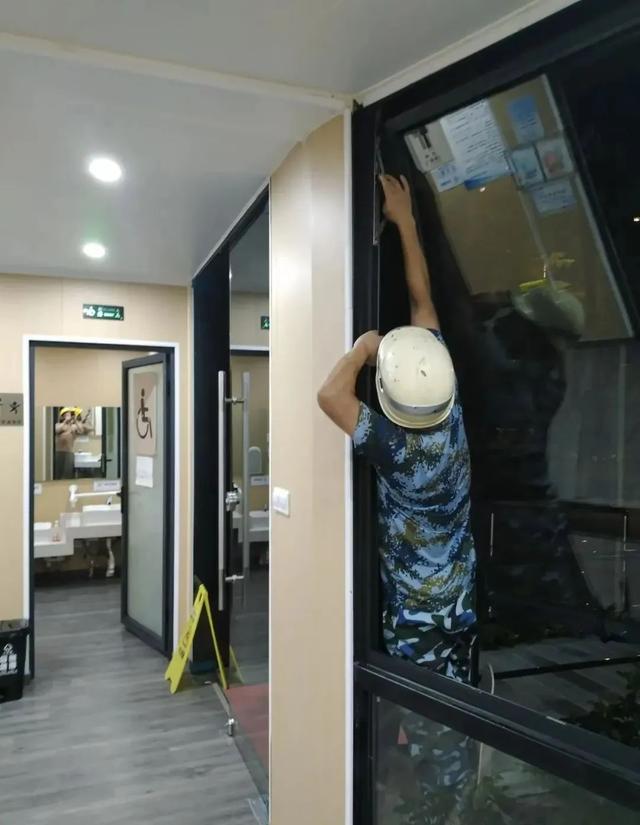 上海浦东、奉贤破降雨历史纪录！暴雨致积水严重水闸全开、泵车出动！334所学校停课！紧急提醒(图14)