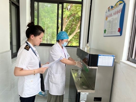 Kaiyun体育网站：“吨吨吨”~水质“体检”进校园！(图2)