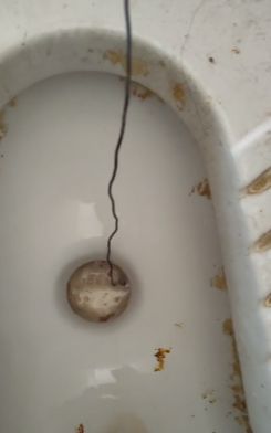 蹲厕管道壁垢怎么去除(图2)