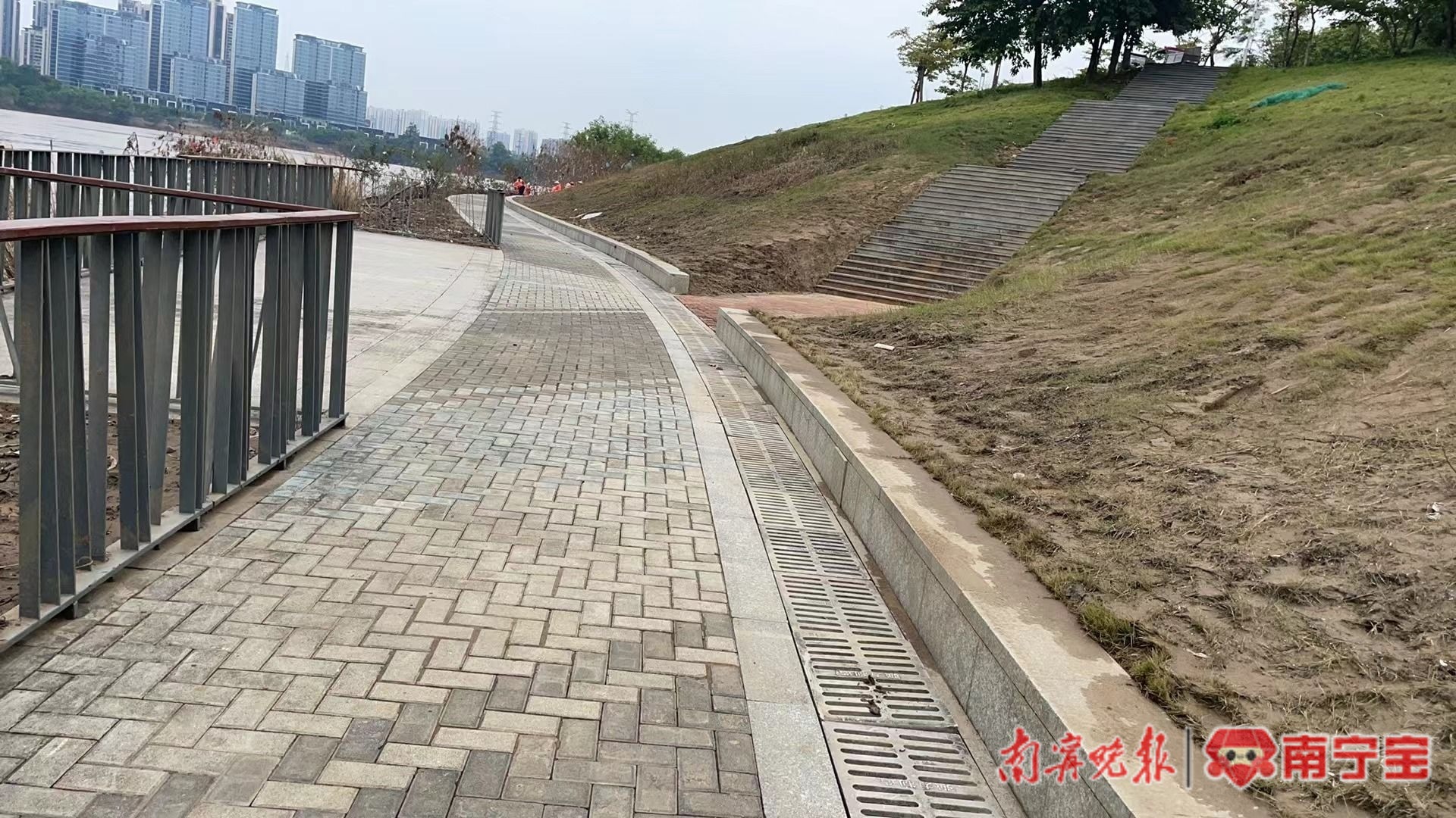 南宁建宁中环洁公司持续组织开展清淤作业邕江沿岸公园美丽容颜逐步回归(图2)