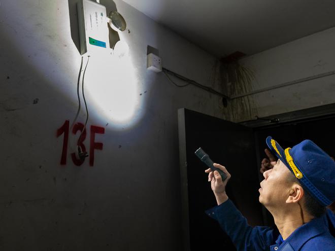 Kaiyun(中国体育):保障城区消防安全形势稳定虹口消防开展年末假日错时夜查行动(图2)