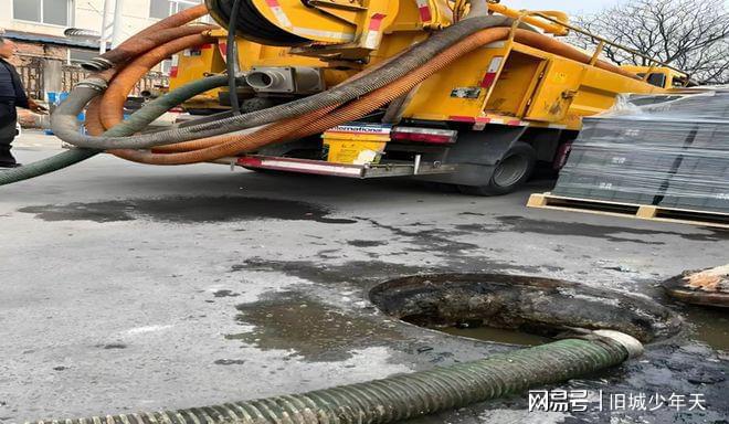 苏州疏通下水道管道电话苏州化粪池清理清污抽粪师傅(图2)