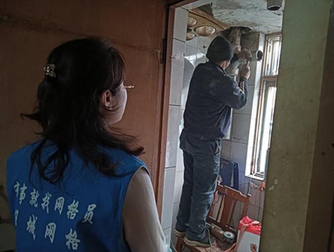 济宁任城区古槐街道关帝庙社区网格中心：为民解忧办实事疏通管道“舒民心”(图1)