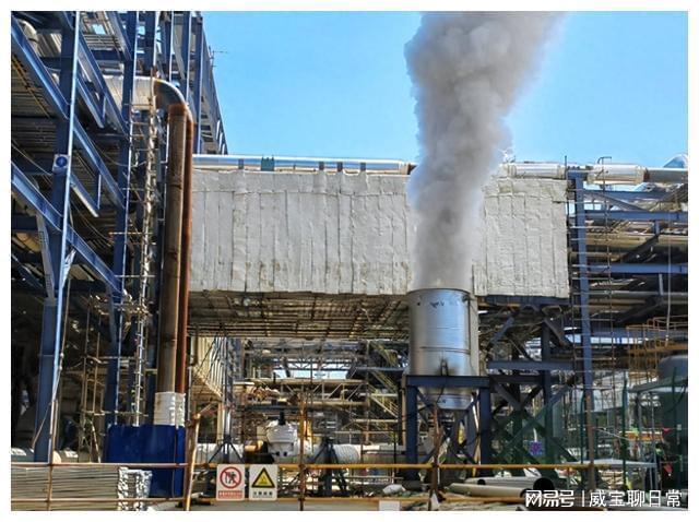 十三化建山东裕龙管廊项目高压蒸汽管道吹扫工作顺利完成(图1)