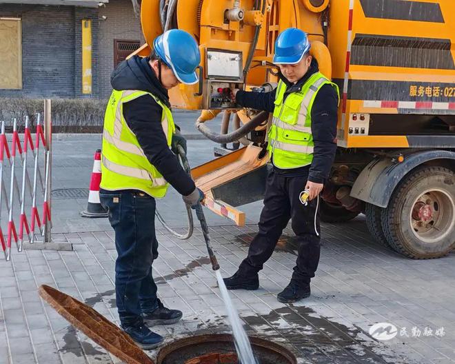 【深化“三抓三促”行动】民勤：畅通城市“血脉”改善城区空气质量(图1)