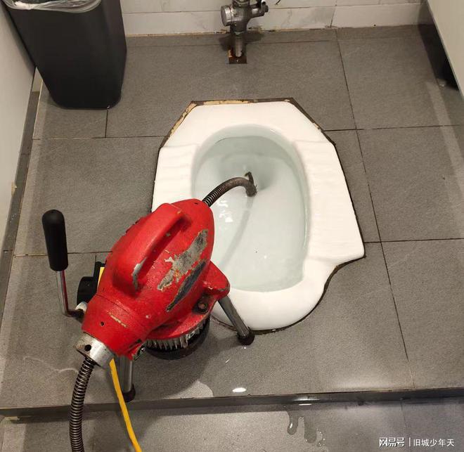 Kaiyun体育网站:北京疏通下水道管道公司电话疏通马桶地漏管道化粪池清理电话(图1)