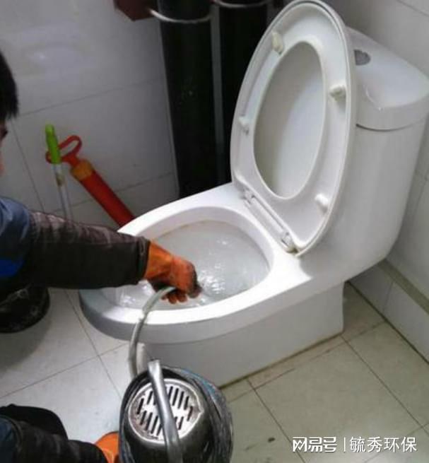 疏通马桶方法适用技巧(图2)