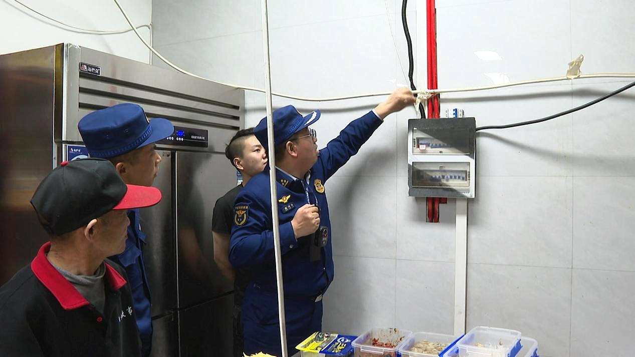 Kaiyun体育网站：山西广灵多部门开展餐饮场所错时检查(图2)