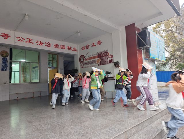 宜宾市高县逸夫小学校开展全国防灾减灾日系列宣传教育活动(图4)
