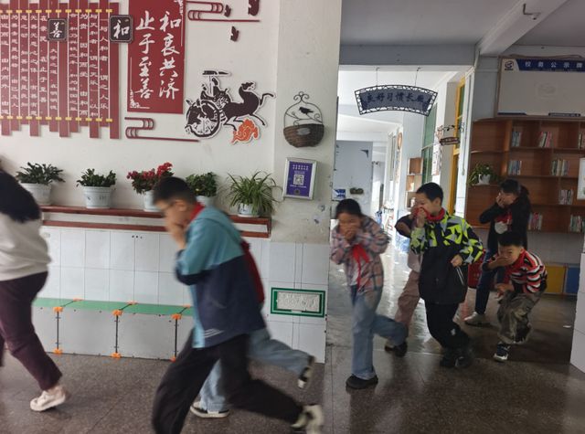 宜宾市高县逸夫小学校开展全国防灾减灾日系列宣传教育活动(图5)