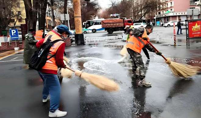 Kaiyun体育网站：降雨后环卫迅速行动全力清理道路积水保畅通(图2)