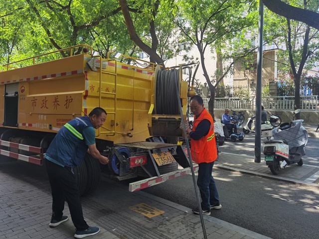 闻讯即达清淤堵网格聚力解民忧(图2)