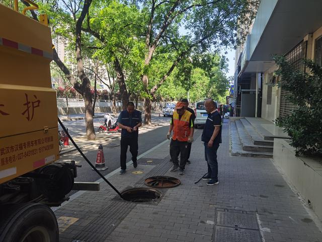 闻讯即达清淤堵网格聚力解民忧(图1)