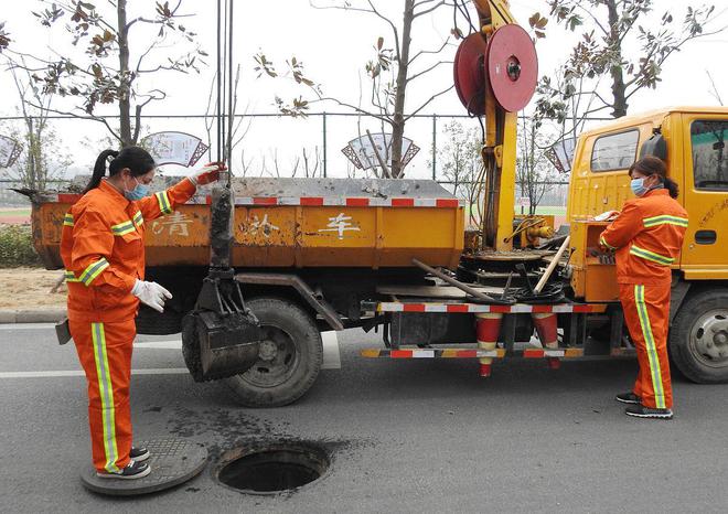 Kaiyun（中国体育）：泉州小区物业化粪池清理清掏行动：共建洁净宜居家园(图3)