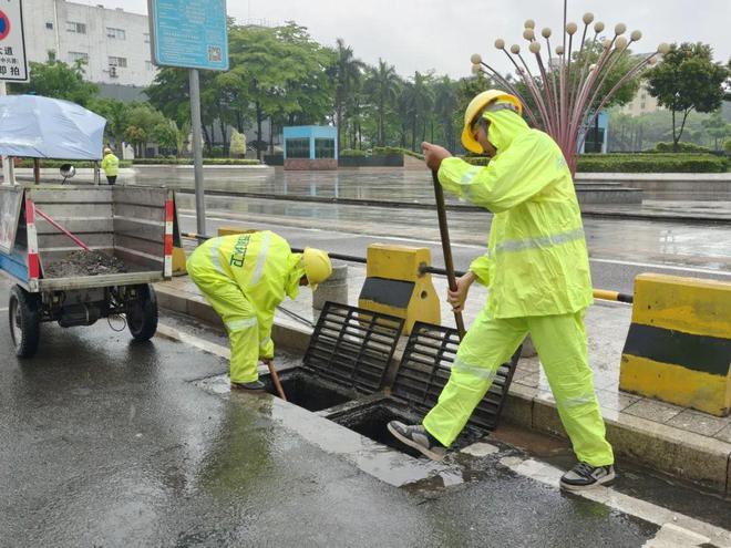 Kaiyun体育网站：雨雨雨雨雨“倒水模式”连环暴击！桥头多部门出动了→(图3)