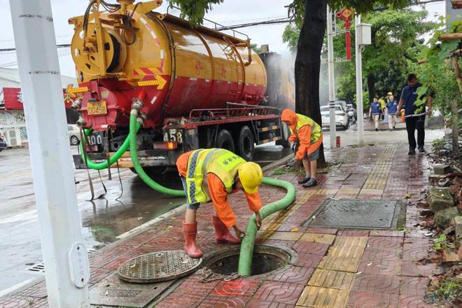 Kaiyun体育网站：雨雨雨雨雨“倒水模式”连环暴击！桥头多部门出动了→(图2)