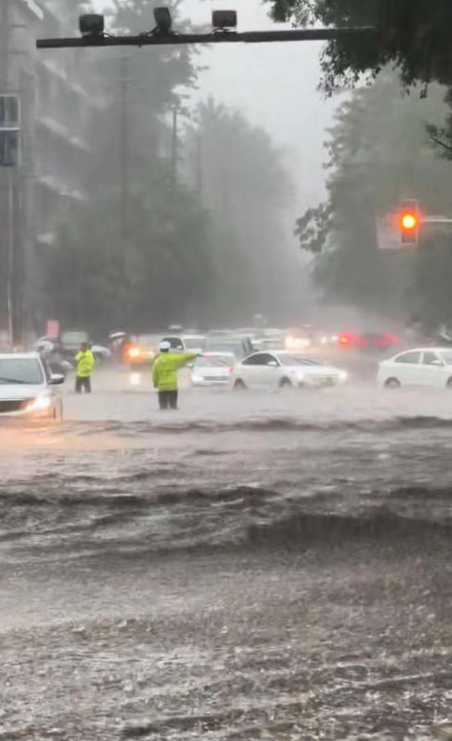 罕见大暴雨一天恢复!成都这些年做对了什么?(图2)