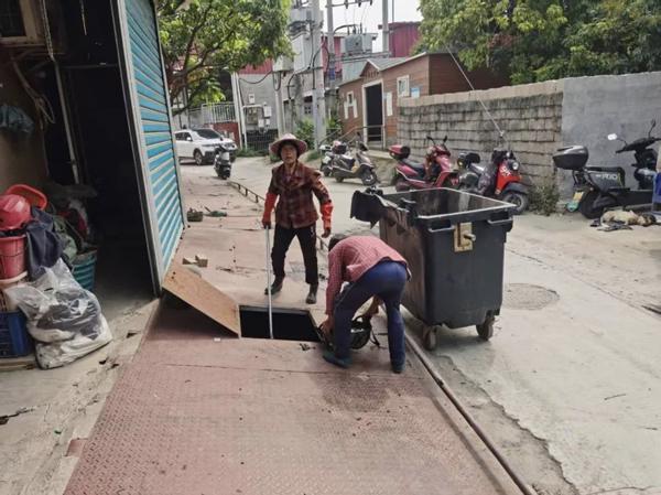 西天尾镇东星社区:干群合力守护河畅岸绿美景(图1)