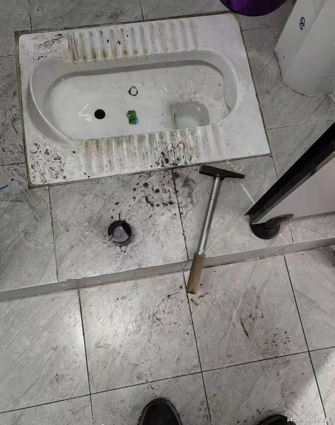 Kaiyun体育网站：重庆疏通下水道地漏电话疏通马桶化粪池师傅(图1)