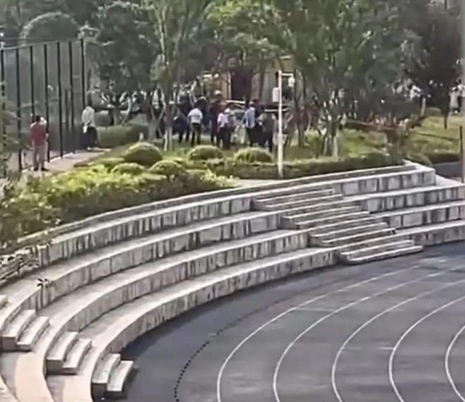 痛心！重庆一大学生掉进化粪池遇难知情人透露事故详情(图2)