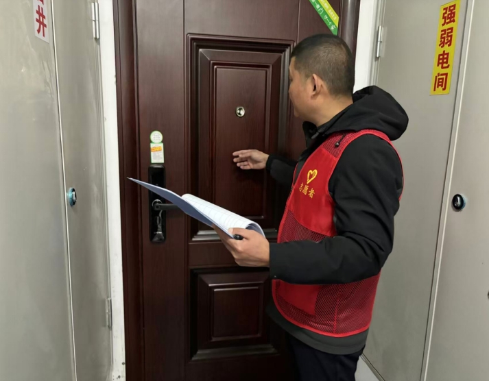 【发现“闪光的”你】网格一线“多面手”村民安心“守护者”——记徐家楼街道尚家寨村网格员付楠楠(图1)