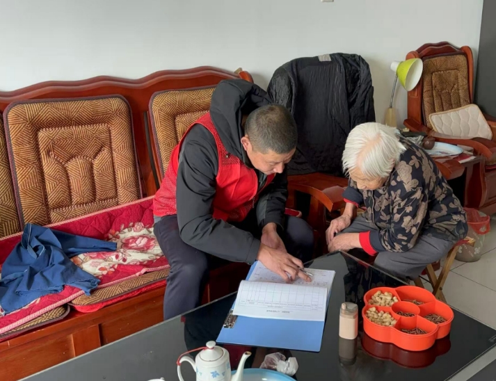 【发现“闪光的”你】网格一线“多面手”村民安心“守护者”——记徐家楼街道尚家寨村网格员付楠楠(图2)