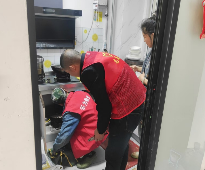 【发现“闪光的”你】网格一线“多面手”村民安心“守护者”——记徐家楼街道尚家寨村网格员付楠楠(图4)