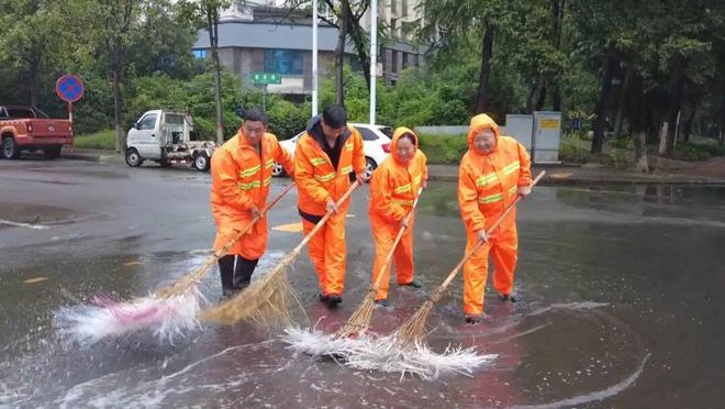 许昌：以“绣花功夫”开展“洗城”清洁行动(图1)