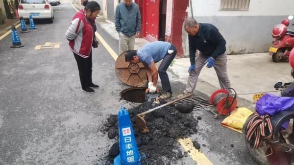 Kaiyun体育网站：信阳市羊山新区：疏通堵塞管道“贴心”服务暖民心(图1)