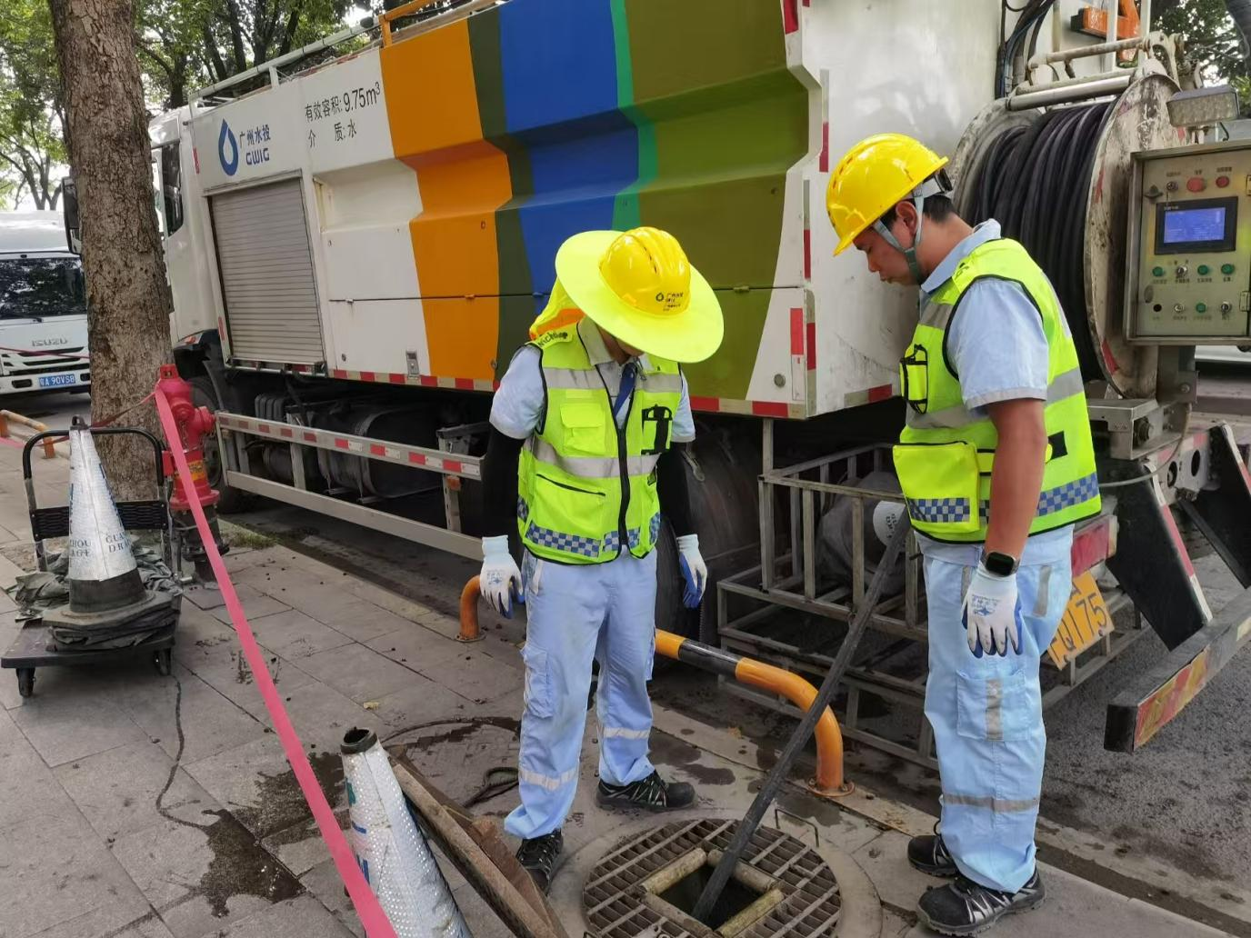 Kaiyun体育网站：老旧小区污水漫溢广州水投排水公司速解民忧(图6)