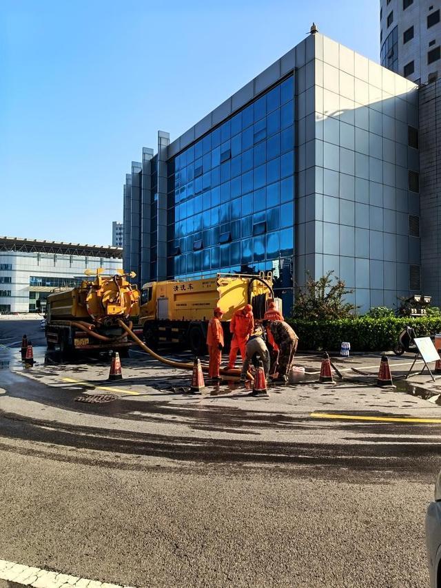 为民办实事!清理电视院区排污管网为郑州市政“点赞”(图1)